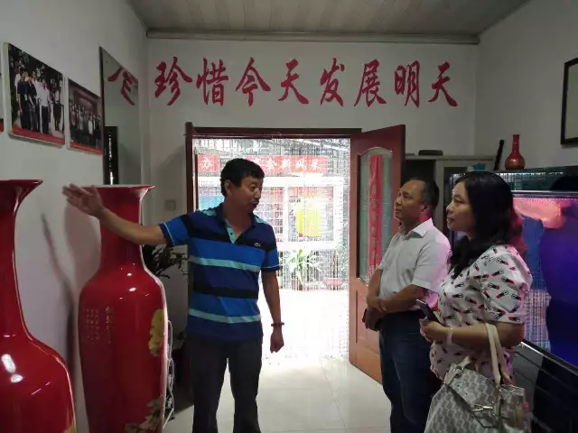 陈霞秘书长一行参观拜访青岛南山商会
