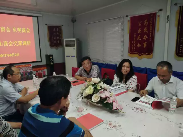 陈霞秘书长一行参观拜访青岛南山商会