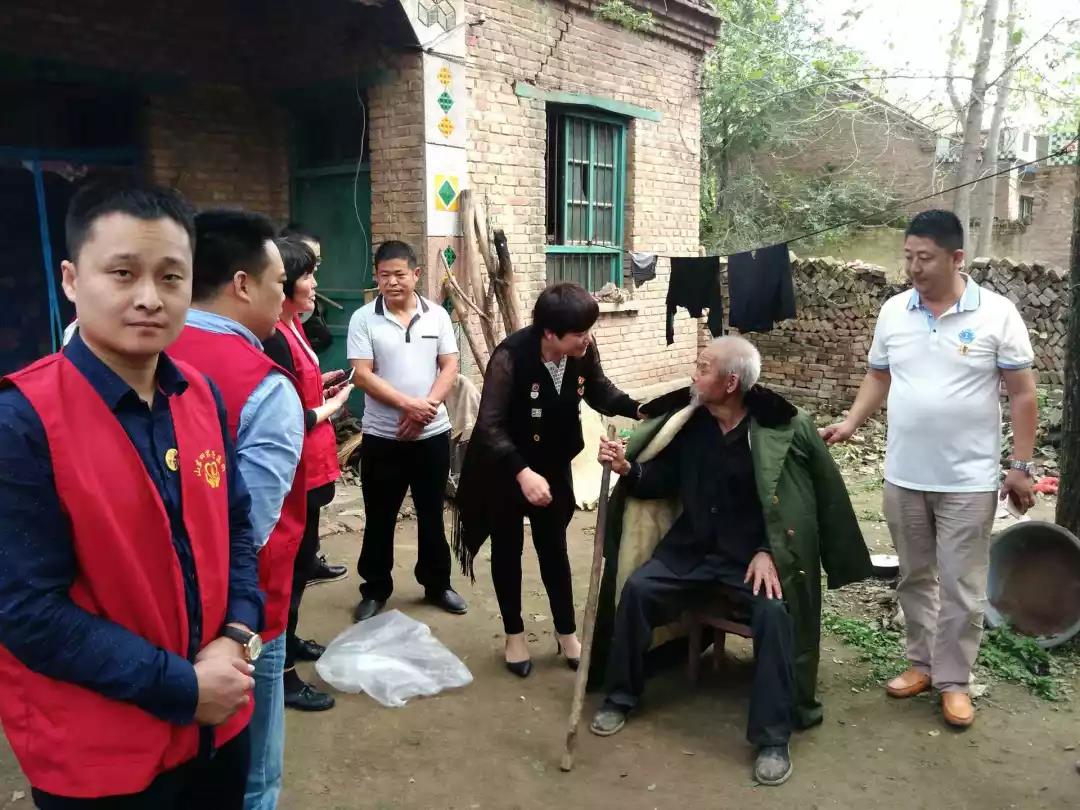 善行助家乡 爱心暖夕阳 