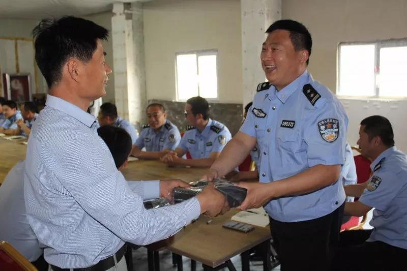 青岛单县商会看望慰问单县公安局上合峰会工作队