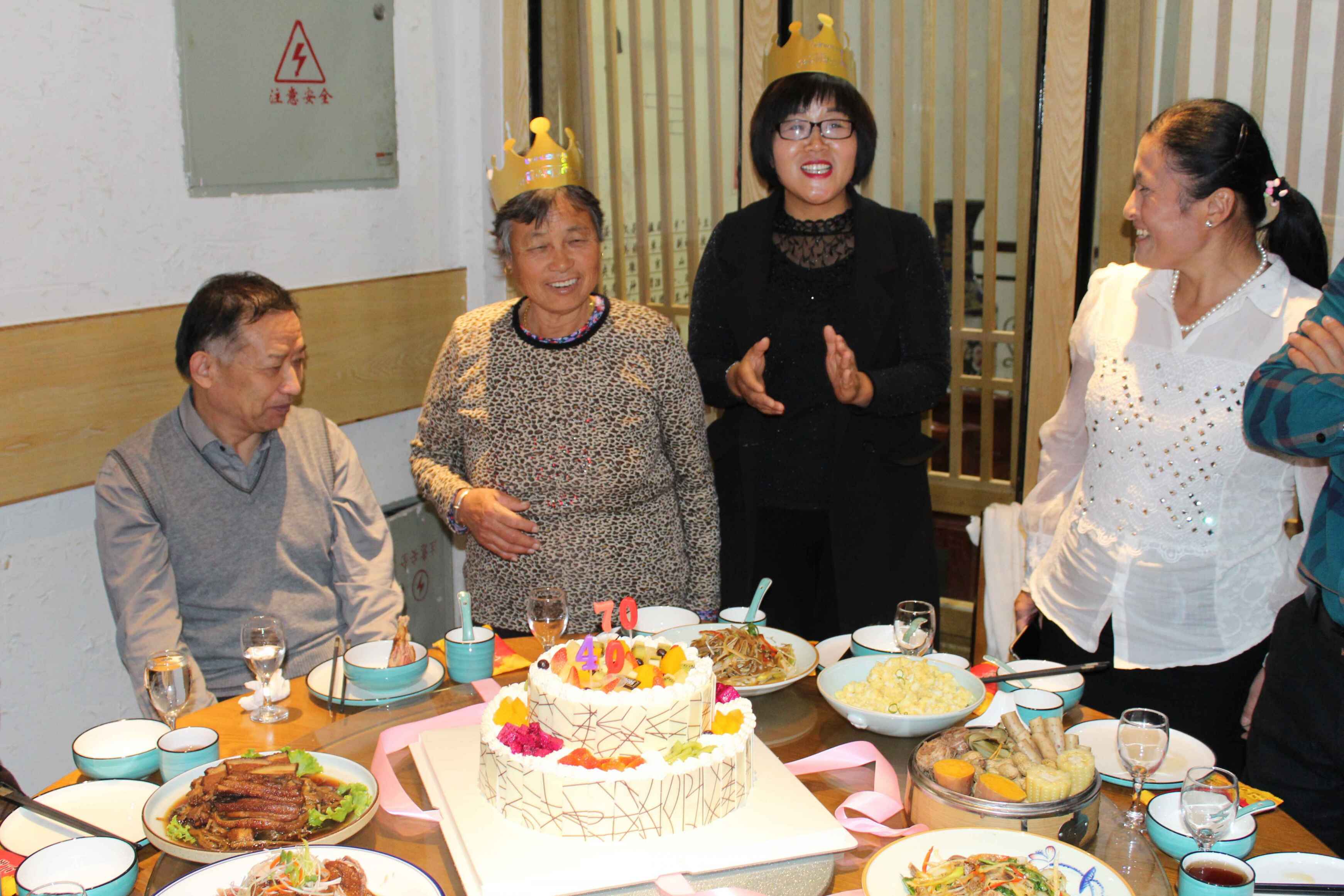 青岛单县商会重阳节举办敬老爱老 联谊活动 