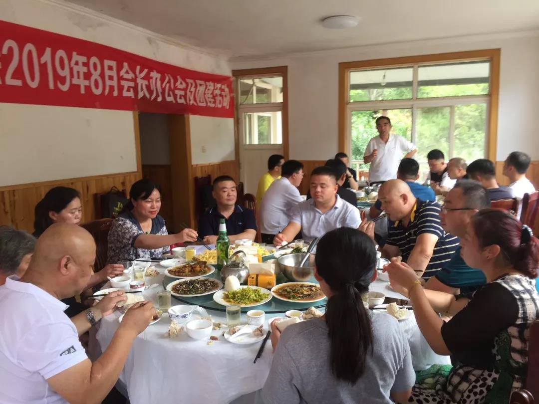 团结向上   勇攀高峰 